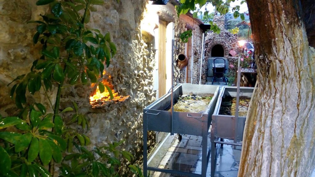 η Ταβέρνα μας